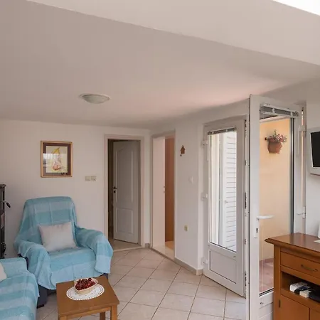 Holiday Hope - One-bedroom Holiday With Terrace And River View