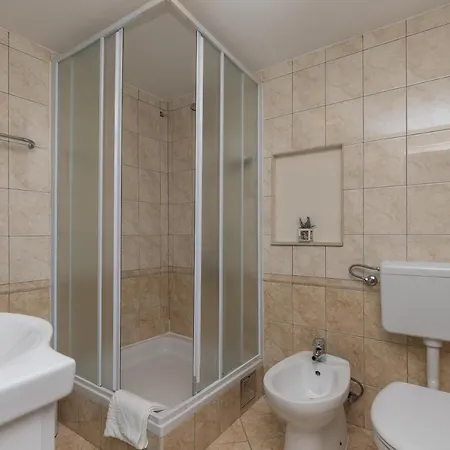 Holiday Hope - One-bedroom Holiday With Terrace And River View Appartement