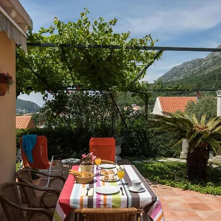Holiday Hope - One-bedroom Holiday With Terrace And River View Apartment *