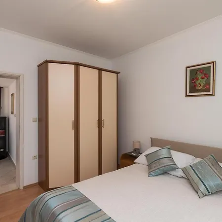 Holiday Hope - One-bedroom Holiday With Terrace And River View