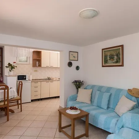 Holiday Hope - One-bedroom Holiday With Terrace And River View *