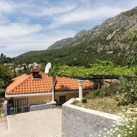 Holiday Hope - One-bedroom Holiday With Terrace And River View Apartment *