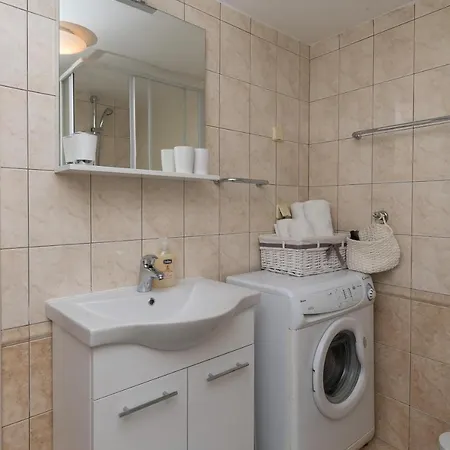 Holiday Hope - One-bedroom Holiday With Terrace And River View Apartment Komolac