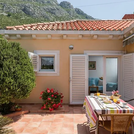 Holiday Hope - One-bedroom Holiday With Terrace And River View Komolac