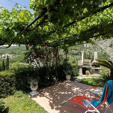 Holiday Hope - One-bedroom Holiday With Terrace And River View Apartment Komolac